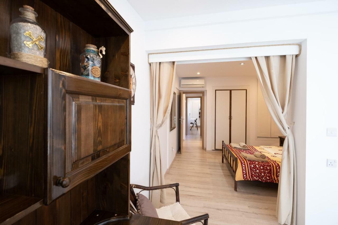 Townhouse By The Sea Pirate Harbor Apartment Paphos Ngoại thất bức ảnh
