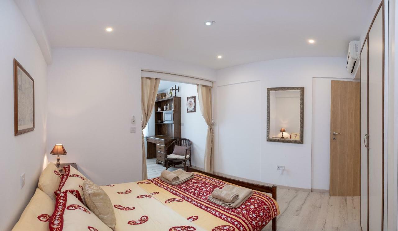 Townhouse By The Sea Pirate Harbor Apartment Paphos Ngoại thất bức ảnh